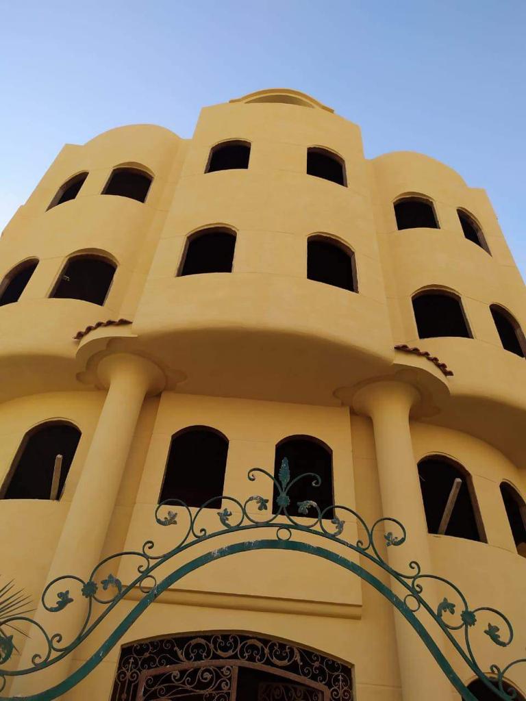 فيلا ٤٢٠متر في المستثمرين الجنوبية محارة