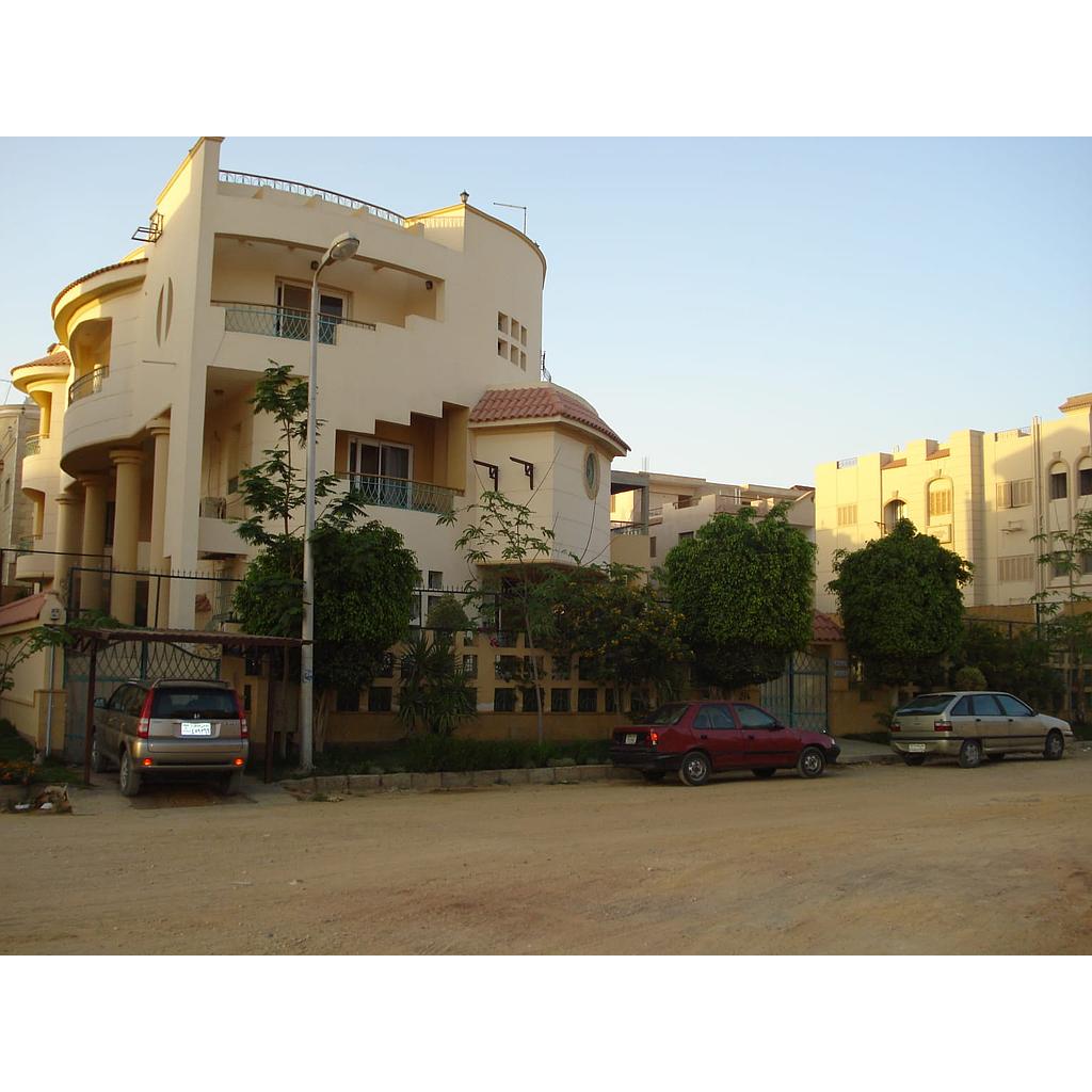 فيلا ١٢٠٠متر في الحى الثانى - التجمع الخامس تشطيب كامل