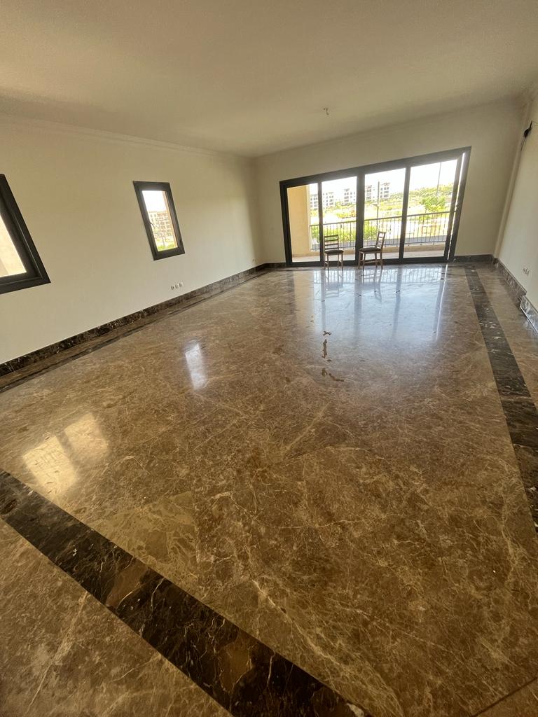 شقة ٢٣٥متر في ميفيدا تشطيب كامل الدور الأول