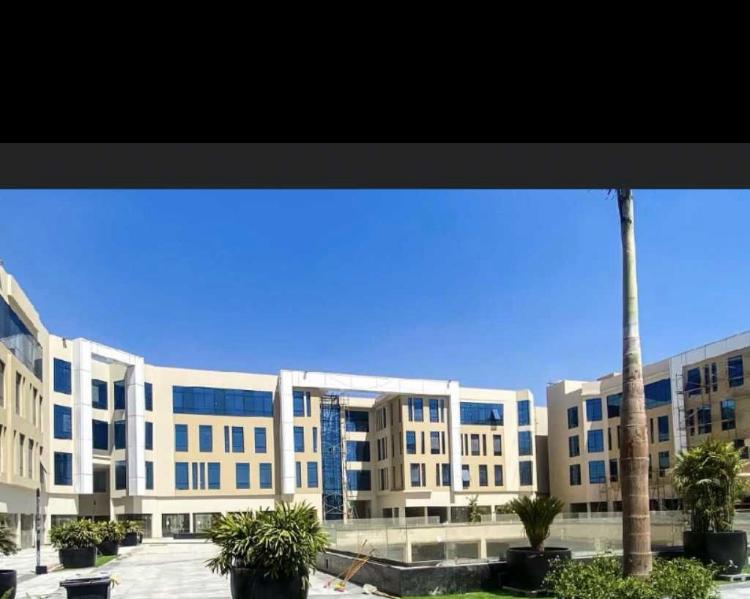 عيادة ٦١متر في ميفيدا تشطيب كامل الدور أرضي