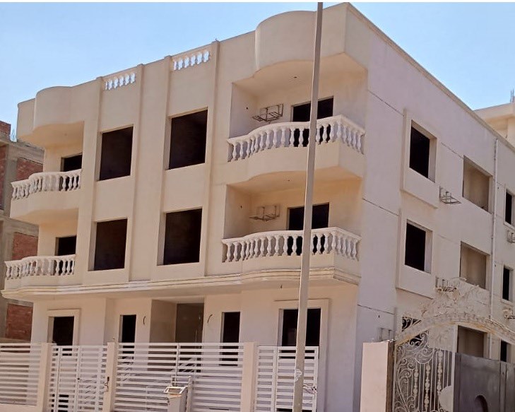 فيلا ٢٤٠٠متر في تمر حنة طوب احمر