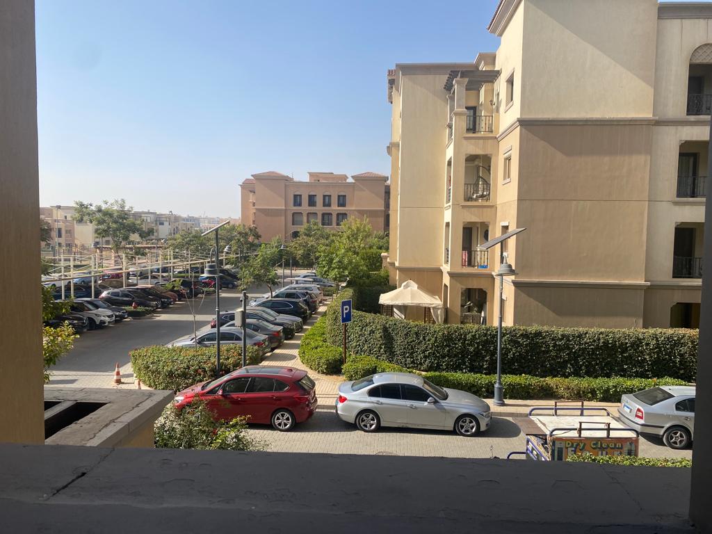 شقة ٢٠٠متر في ميفيدا تشطيب كامل الدور الأول