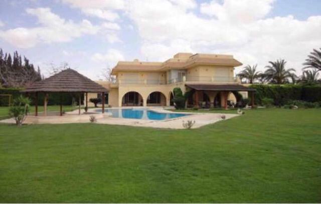 فيلا ٥٢٣متر في الشيخ زايد تشطيب كامل