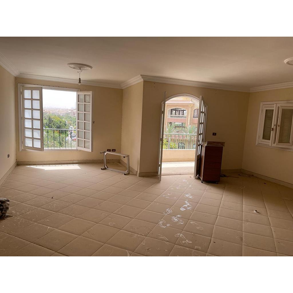 شقة ١٨٠متر في الحى الخامس - التجمع الخامس تشطيب كامل الدور الثاني