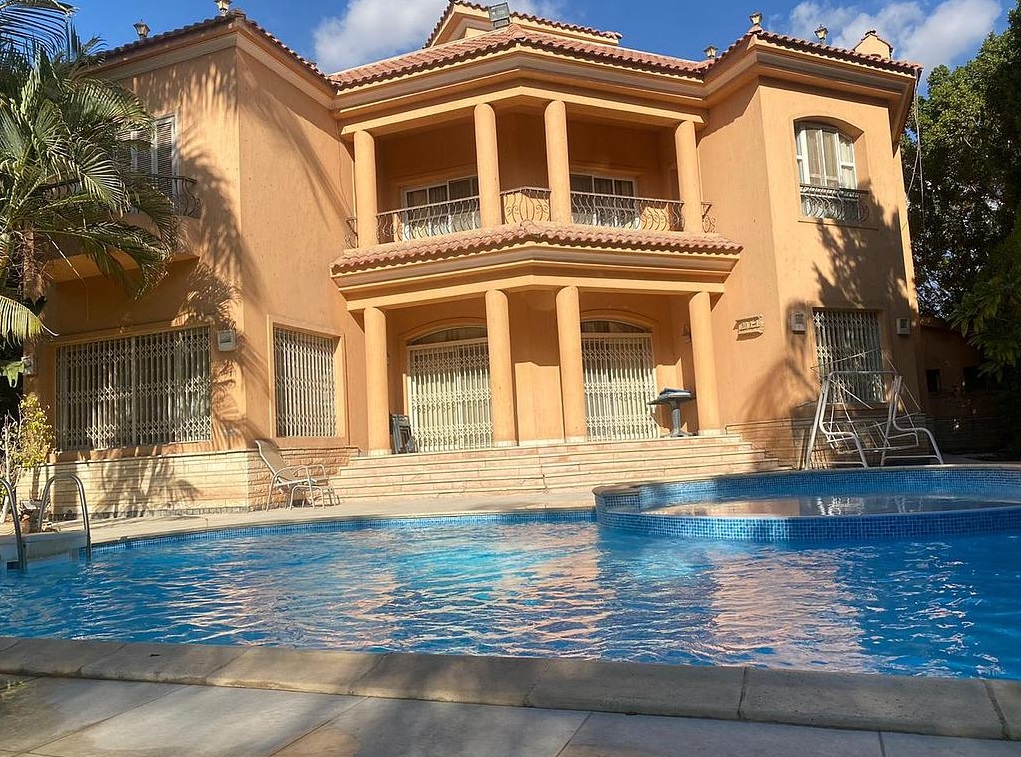 فيلا ٣٥٠متر في كومبوند الندى تشطيب كامل