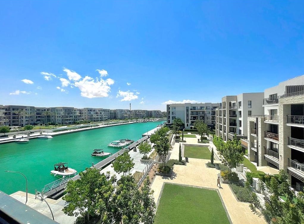 شالية ٩٨متر في قرية مراسي تشطيب كامل الدور الثالث