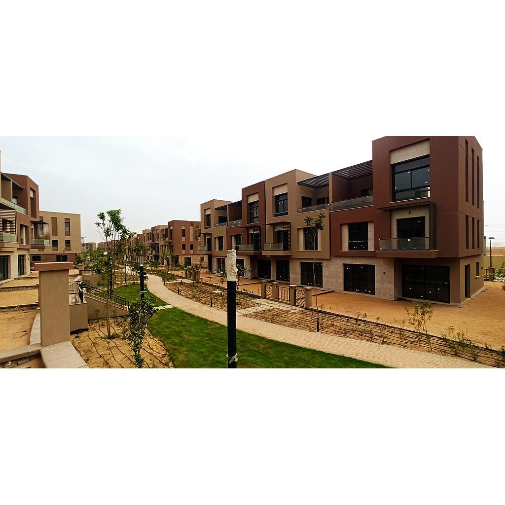 Townhouse 258m2 in District 5 Semi Finished