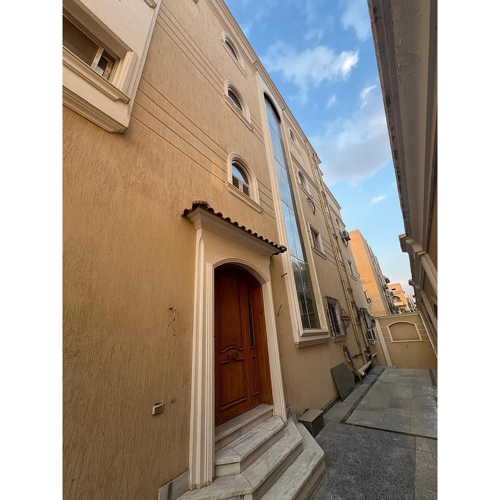 Villa 1000m2 in El Koronfel Fully Finished