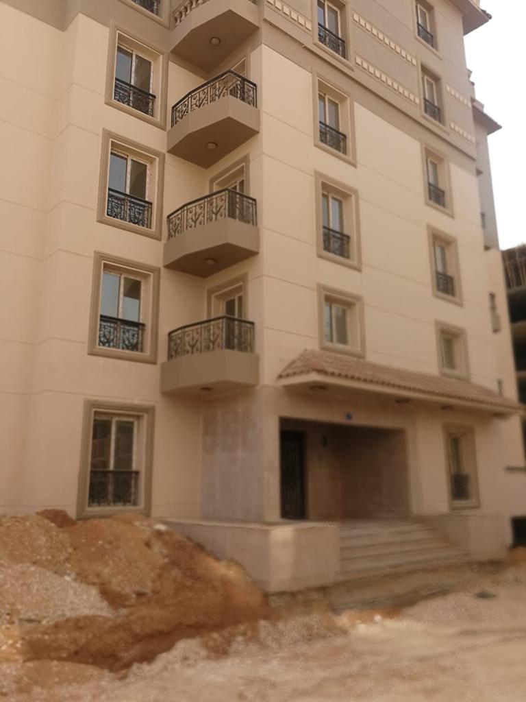 شقة ١٤٣متر في القاهرة الجديدة محارة  الدور الأول