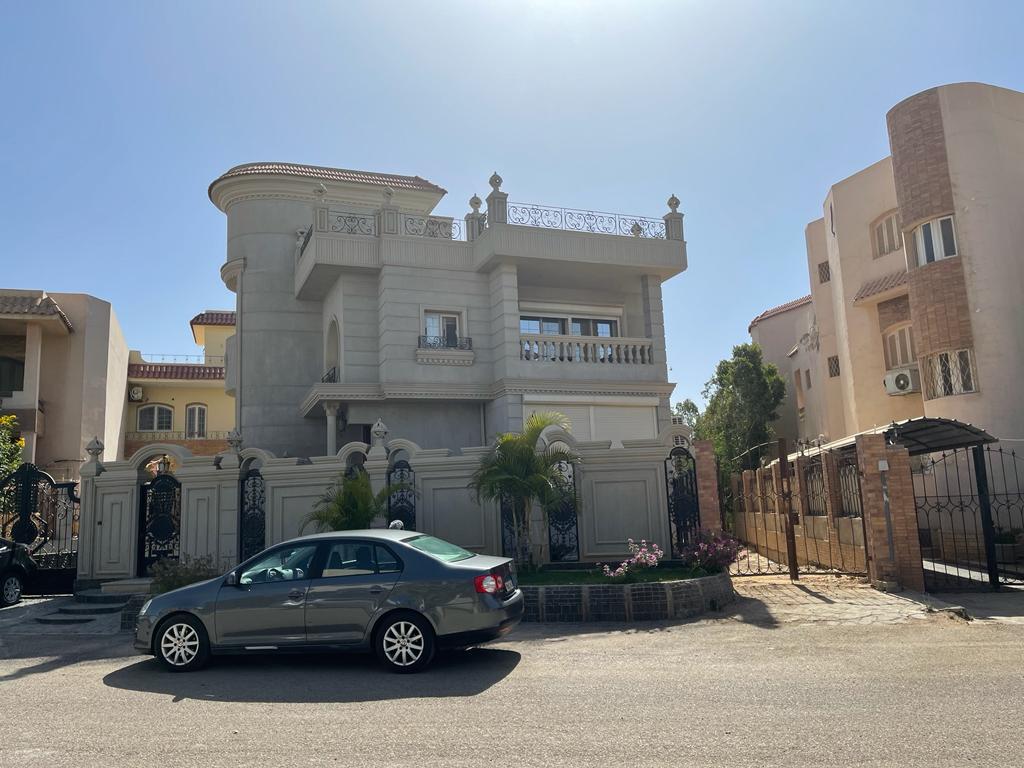 توين هاوس ٤٠٠متر في الشروق محارة