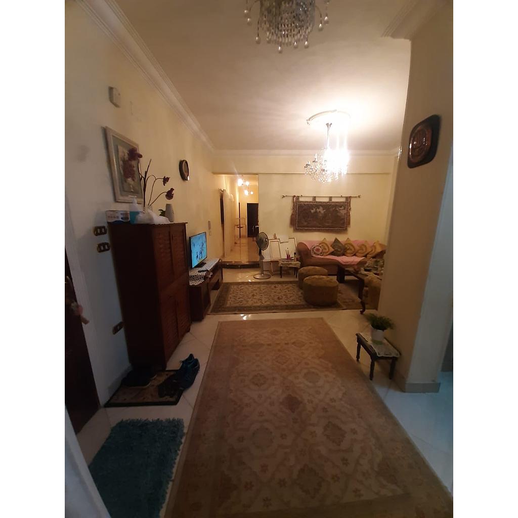 شقة ٢٠٠متر في التجمع الخامس تشطيب كامل  الدور الأول