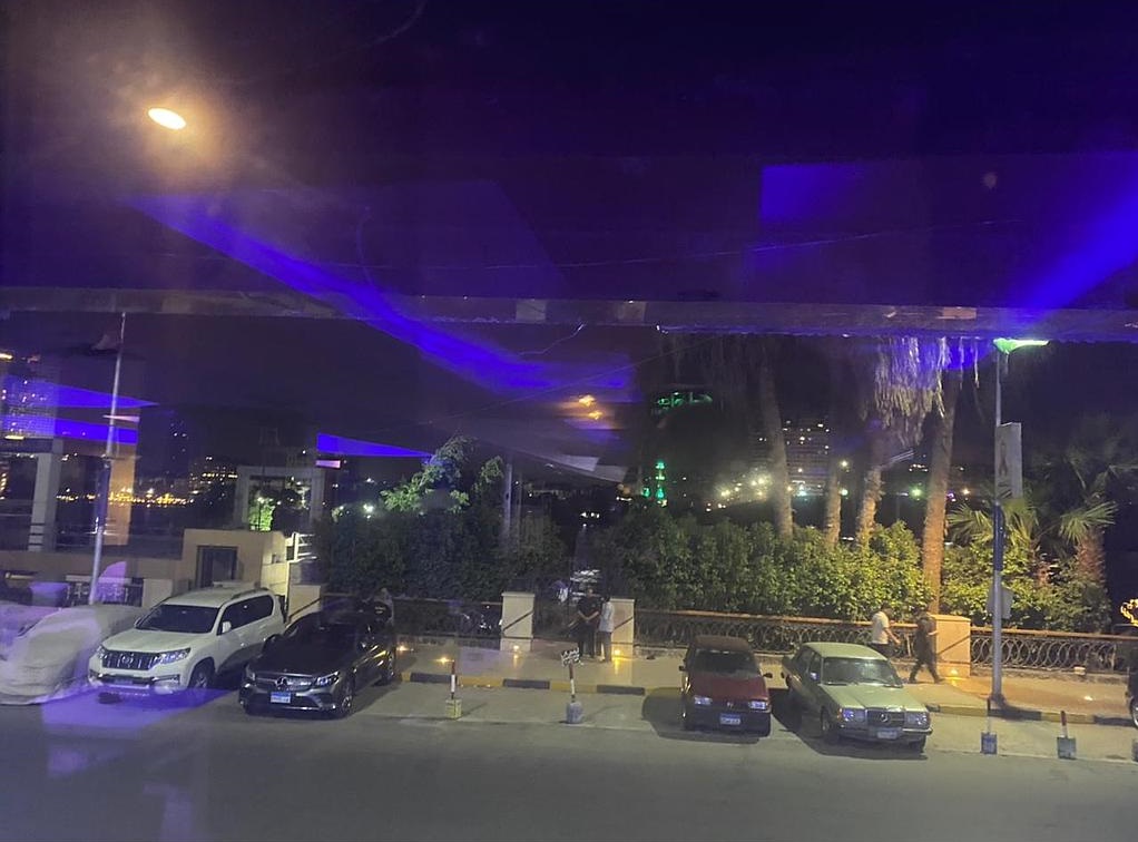 محل ٤٠٠متر في الجيزة تشطيب كامل  الدور الأول