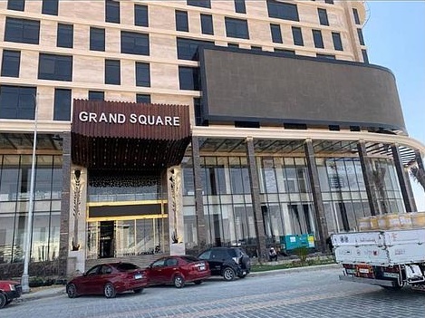 محل ٢٨متر في ببراميد مول تشطيب كامل  الدور الأول