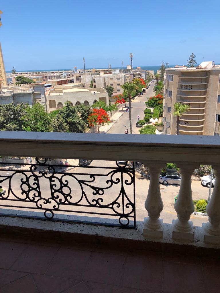 شقة ٢٣١متر في المعمورة تشطيب كامل  الدور الثالث