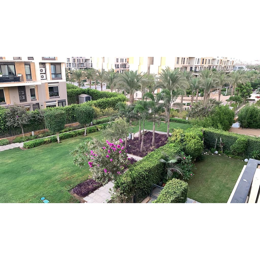 دوبلكس ٢٥٢متر في  إيست تاون تشطيب كامل  الدور أرضي