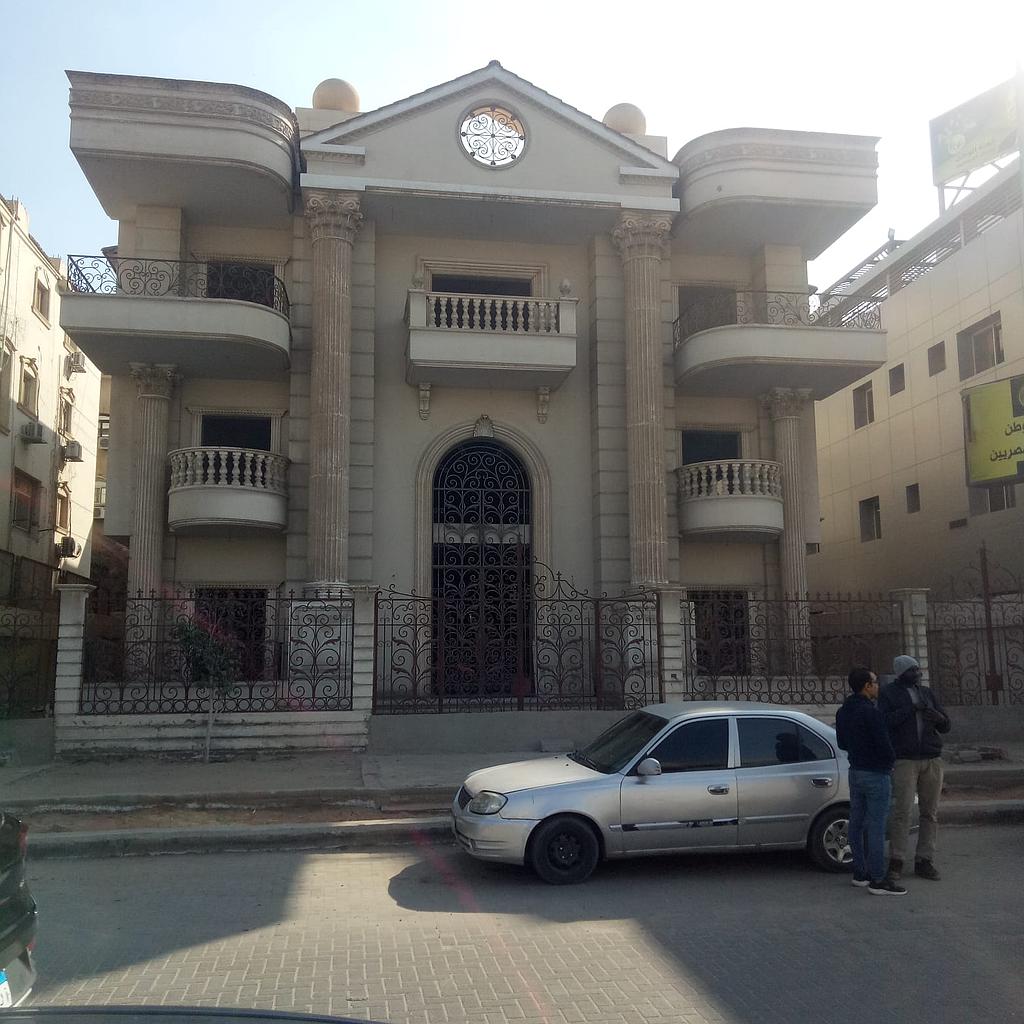 فيلا ٧٦٠متر في الحى الاول - التجمع الخامس محارة