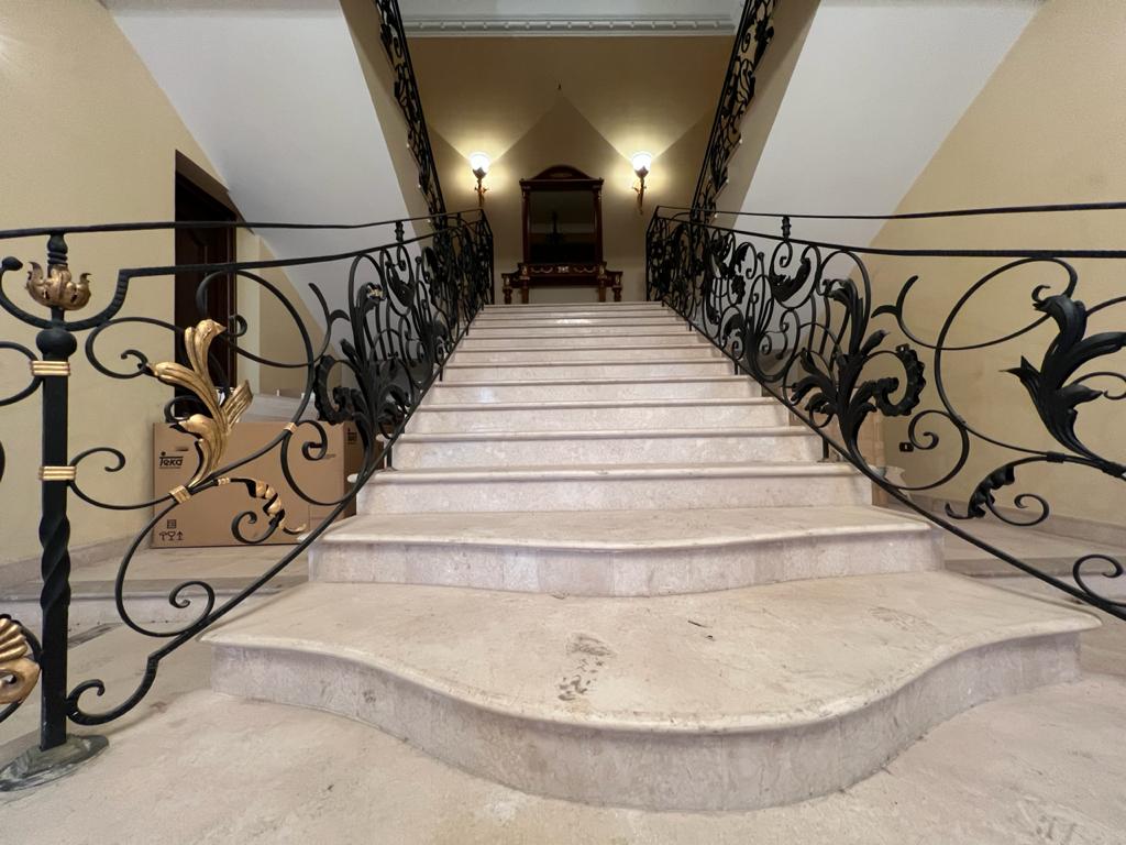 فيلا ٣٩٠متر في الحي المتميز - ستة اكتوبر تشطيب كامل