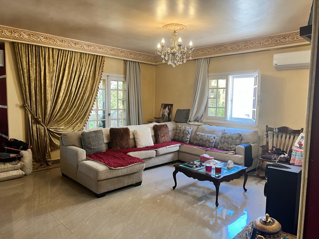 شقة ٢٣٤متر في الحى الثانى - التجمع الخامس تشطيب كامل  الدور الأول