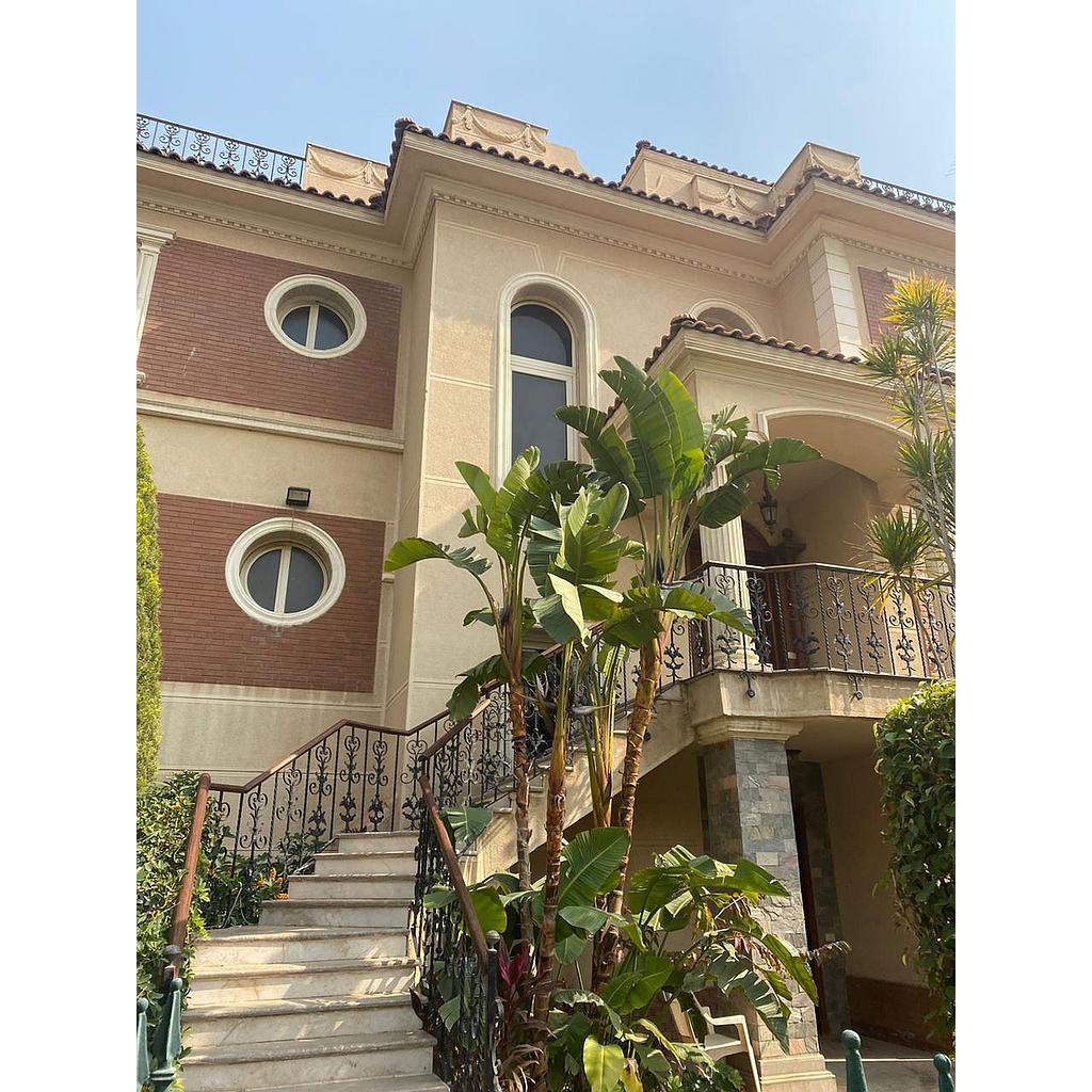 فيلا ٦٥٥متر في القطامية هايتس تشطيب كامل