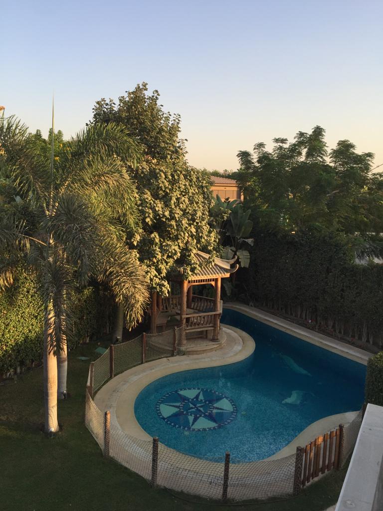 فيلا ٥٥٠متر في ليك فيو تشطيب كامل