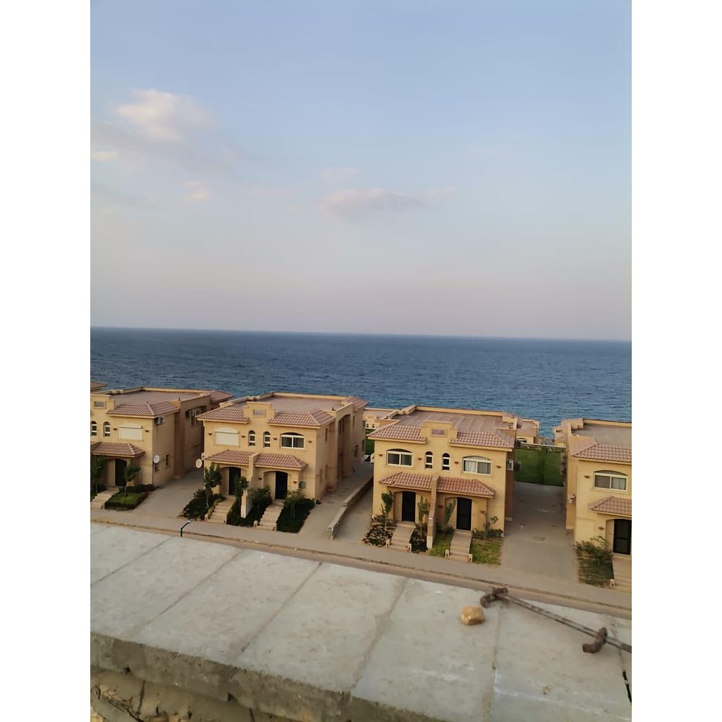 توين هاوس ١٤٠متر في تلال السخنة تشطيب كامل